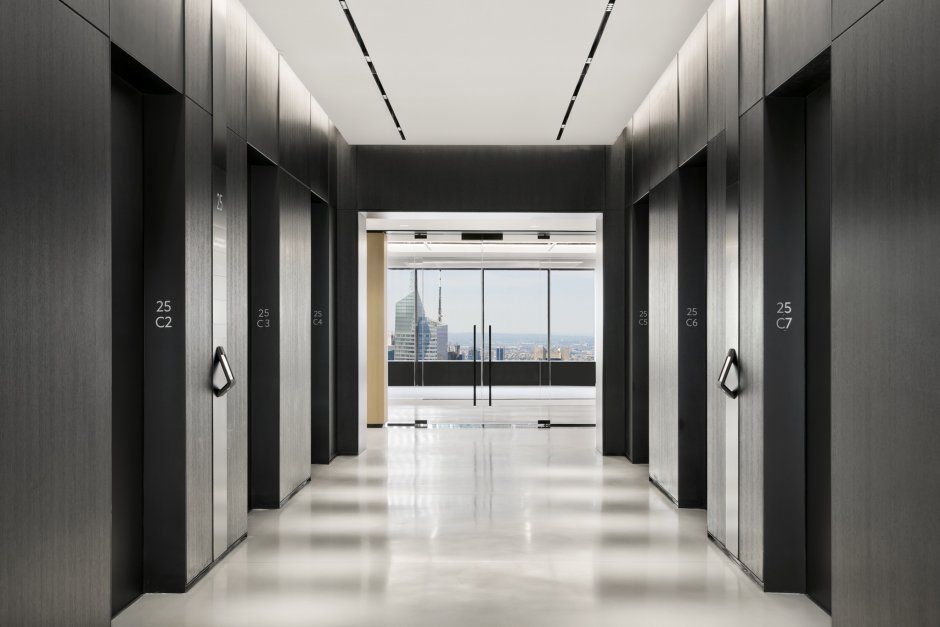 Лифт в офисном здании