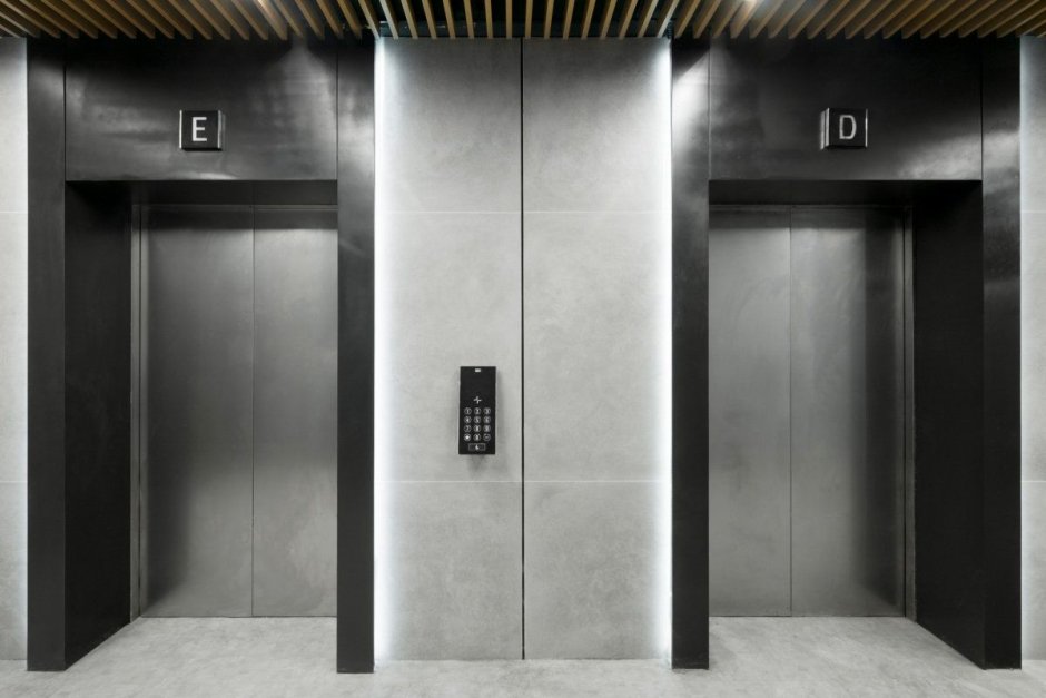 Коридор с лифтом