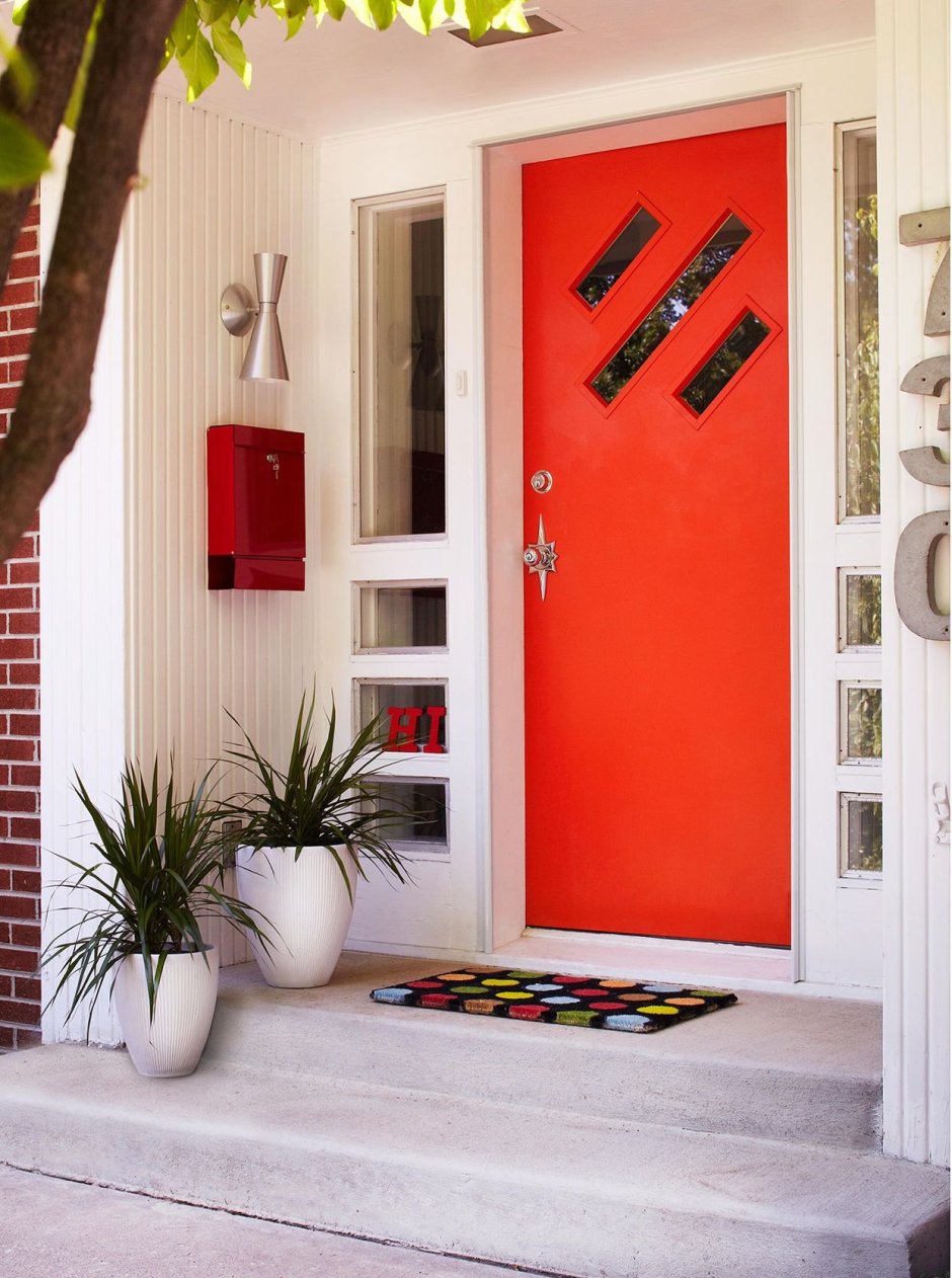 Оранжевая входная дверь