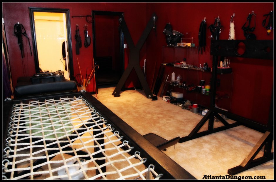 Металлическая кровать бдсм