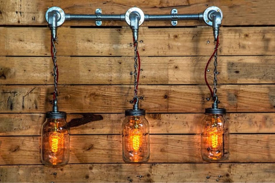 Лампа Эдисона в деревянном интерьере