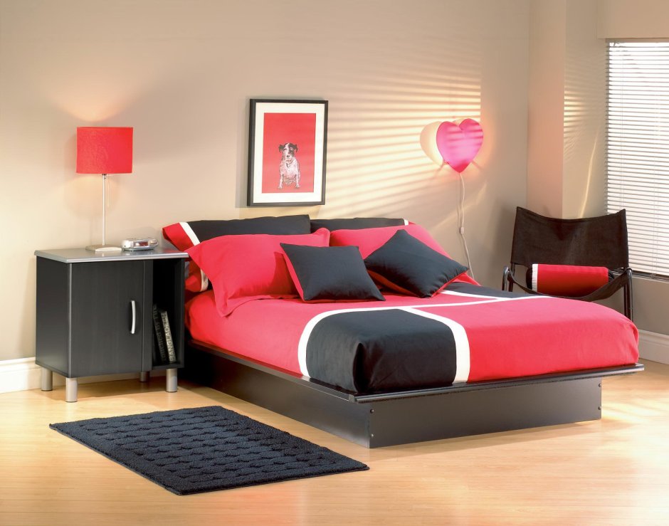 Красно белая кровать