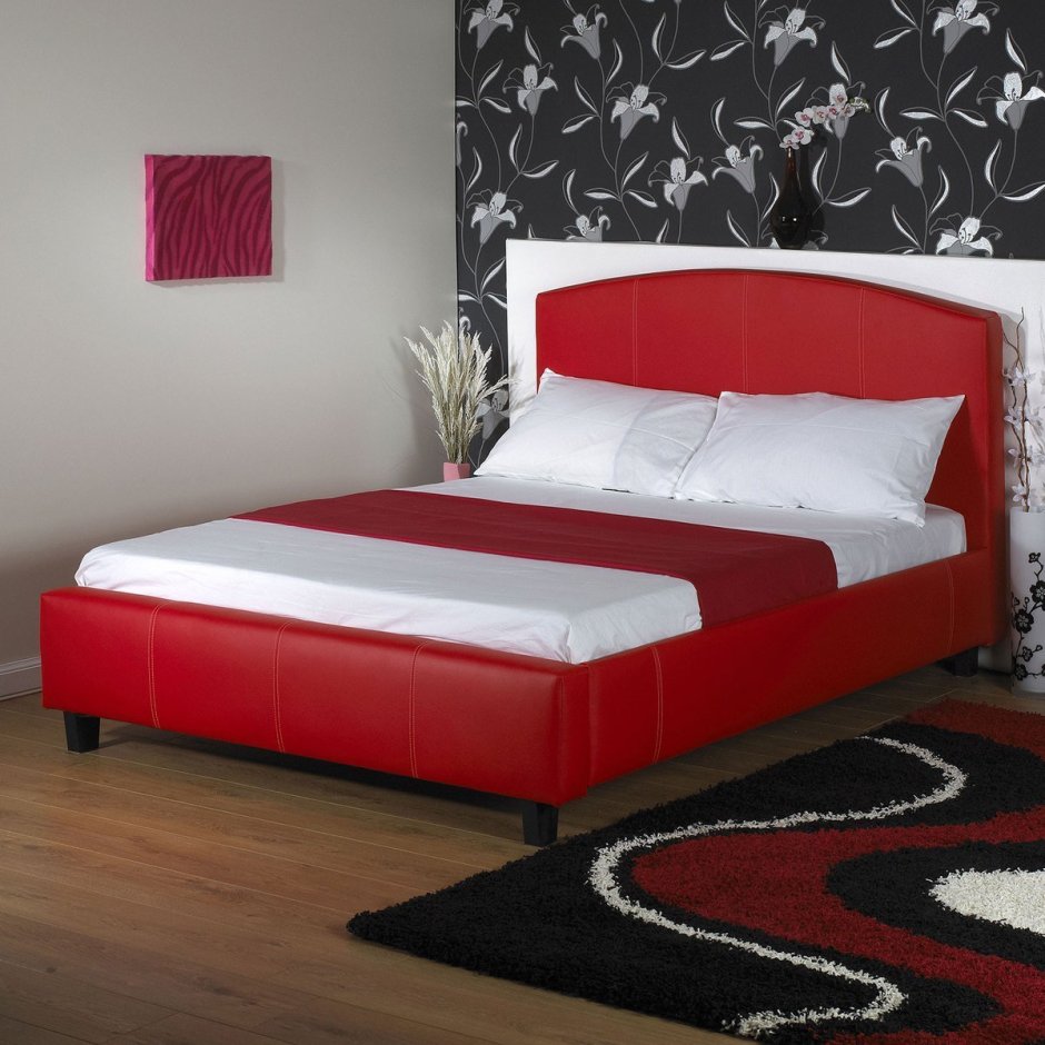 Красная кровать в интерьере