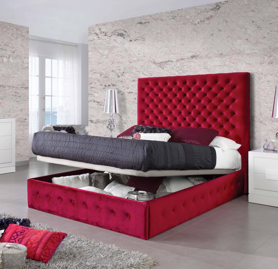 красная кровать в интерьере спальни