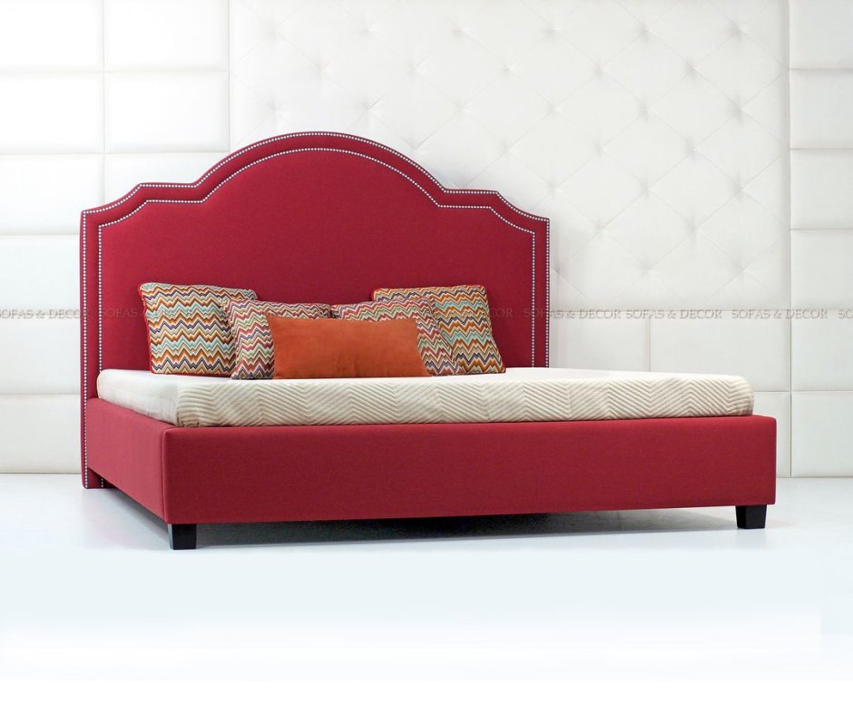 Кровать красного цвета