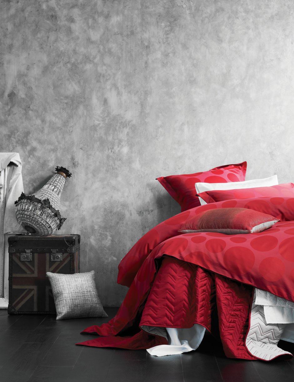 Красная кровать в интерьере (85 фото)