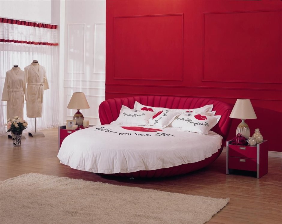 Красная бархатная спальня