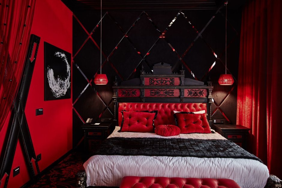 Красная кровать в интерьере