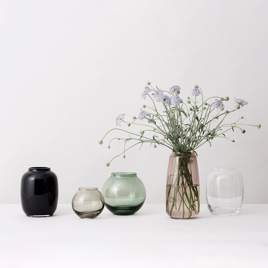 Круглые вазы в интерьере квартиры