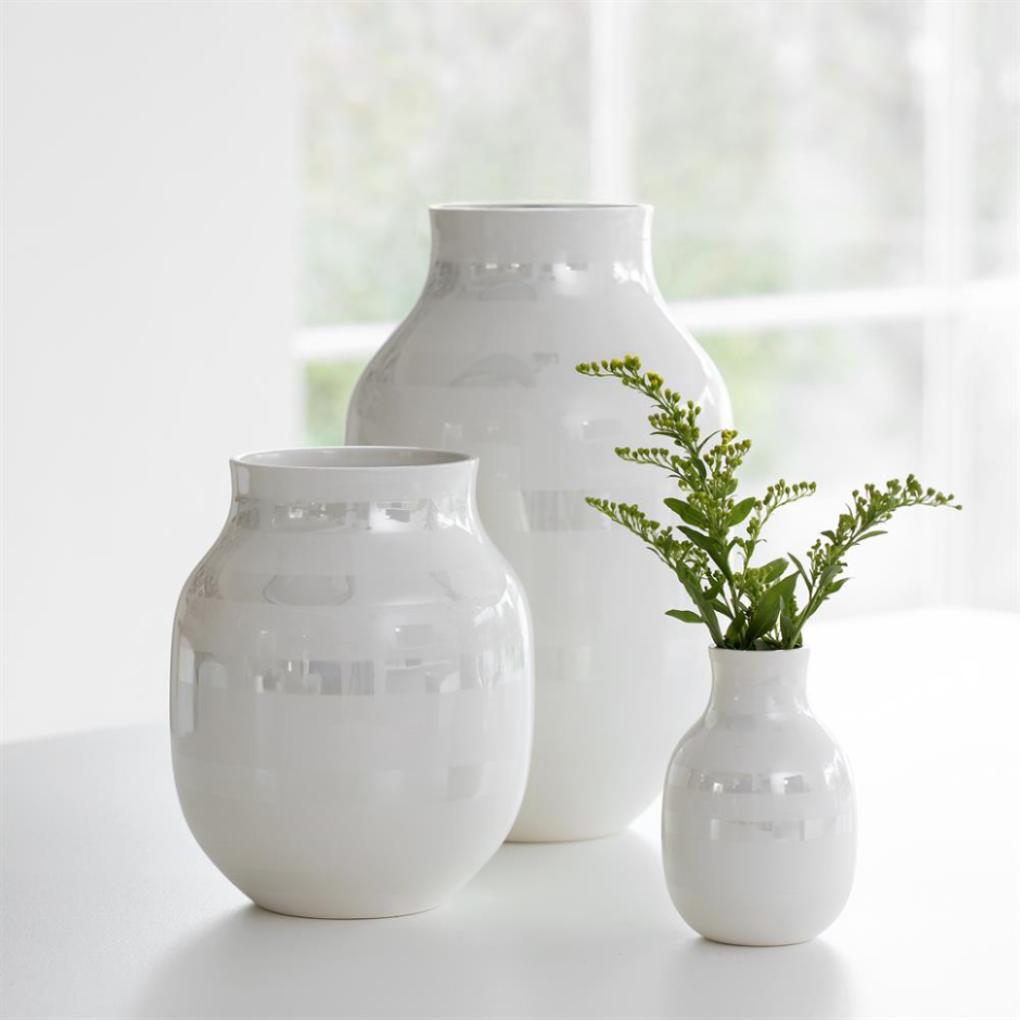 Обои в стиле вазы. Vasegate ваза Kähler. Стильные вазы для интерьера. Белые вазы для интерьера. Вазы для цветов в скандинавском стиле.