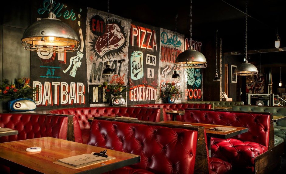 Кафе в темных тонах