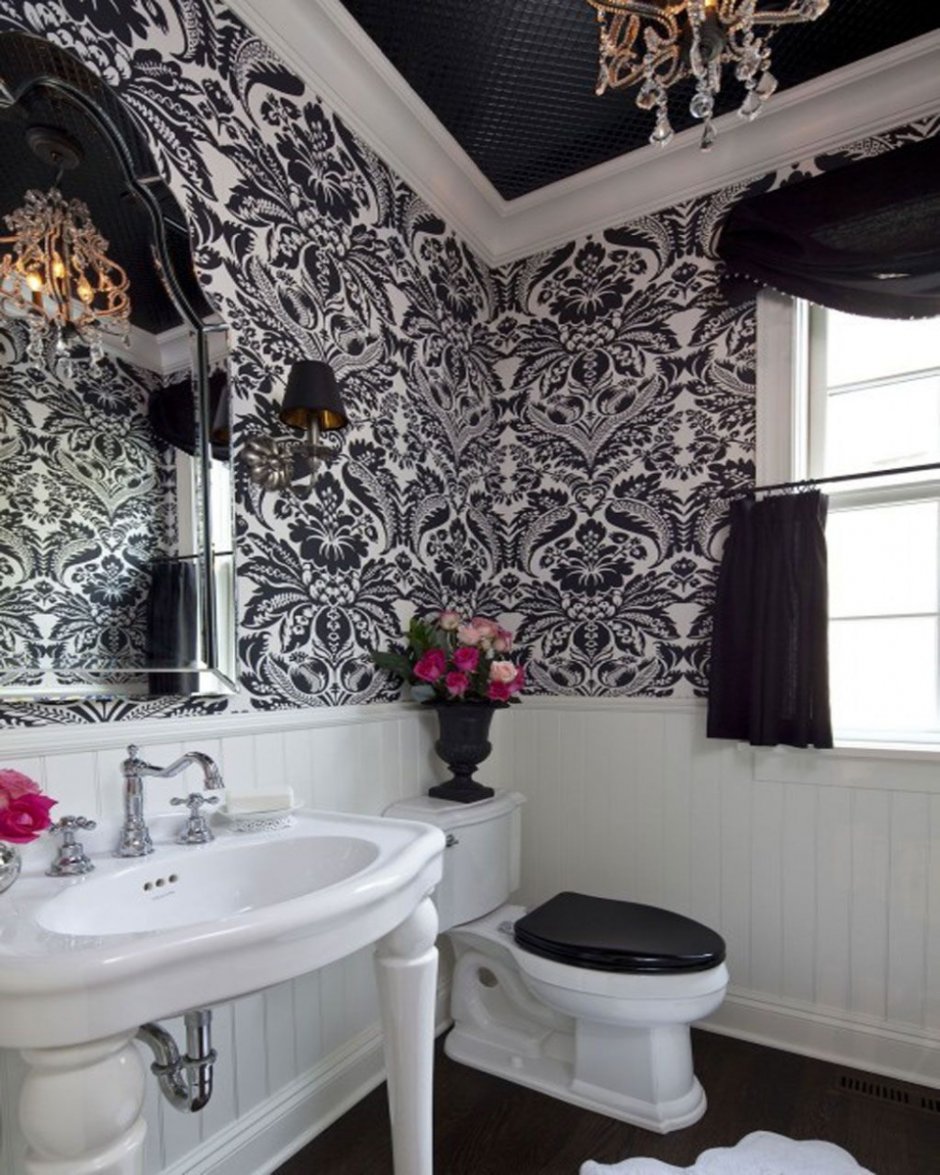 Декор ванной комнаты в черно-белых тонах
