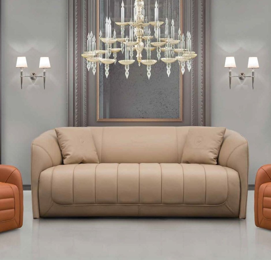 Интерьер коричневый кожаный большой диван