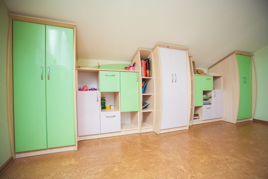 Шкаф в детскую комнату для девочки