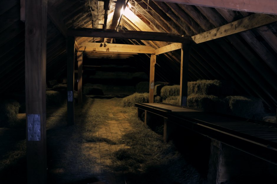 Старый сарай внутри