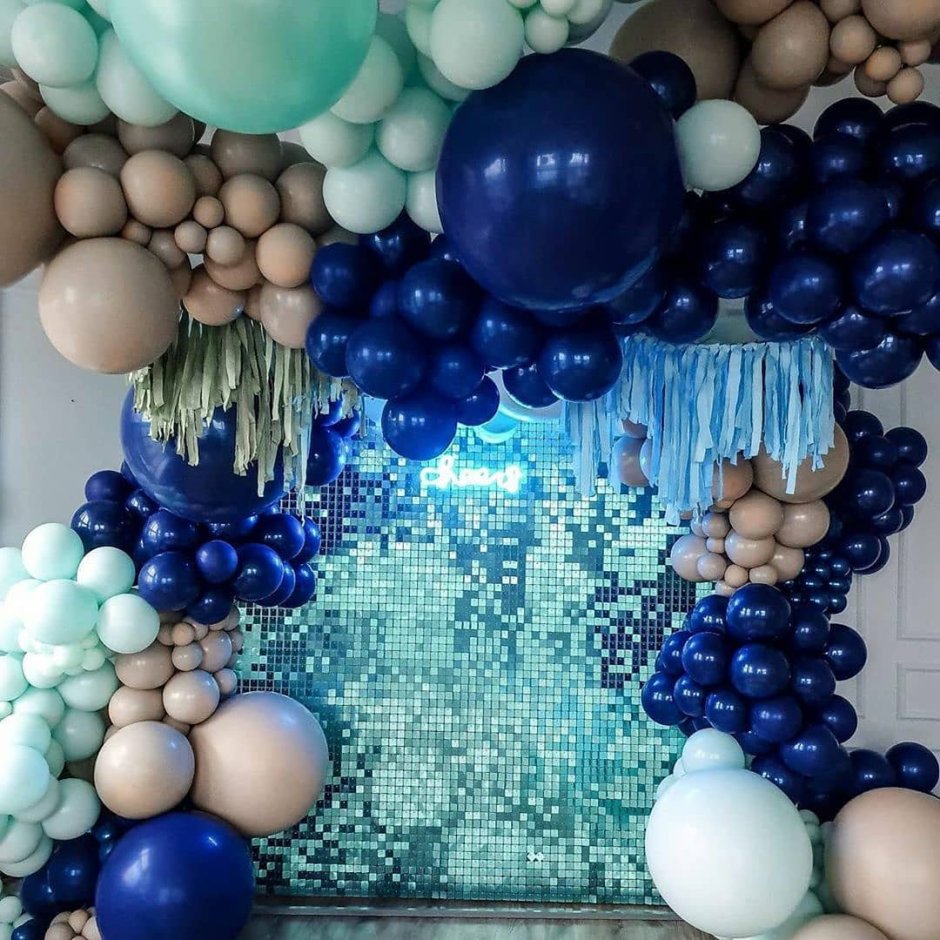 Фотозона из синих шаров