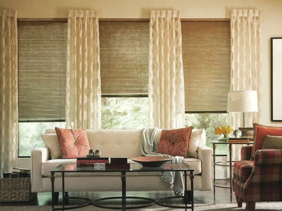 Рулонная штора в торговом центре