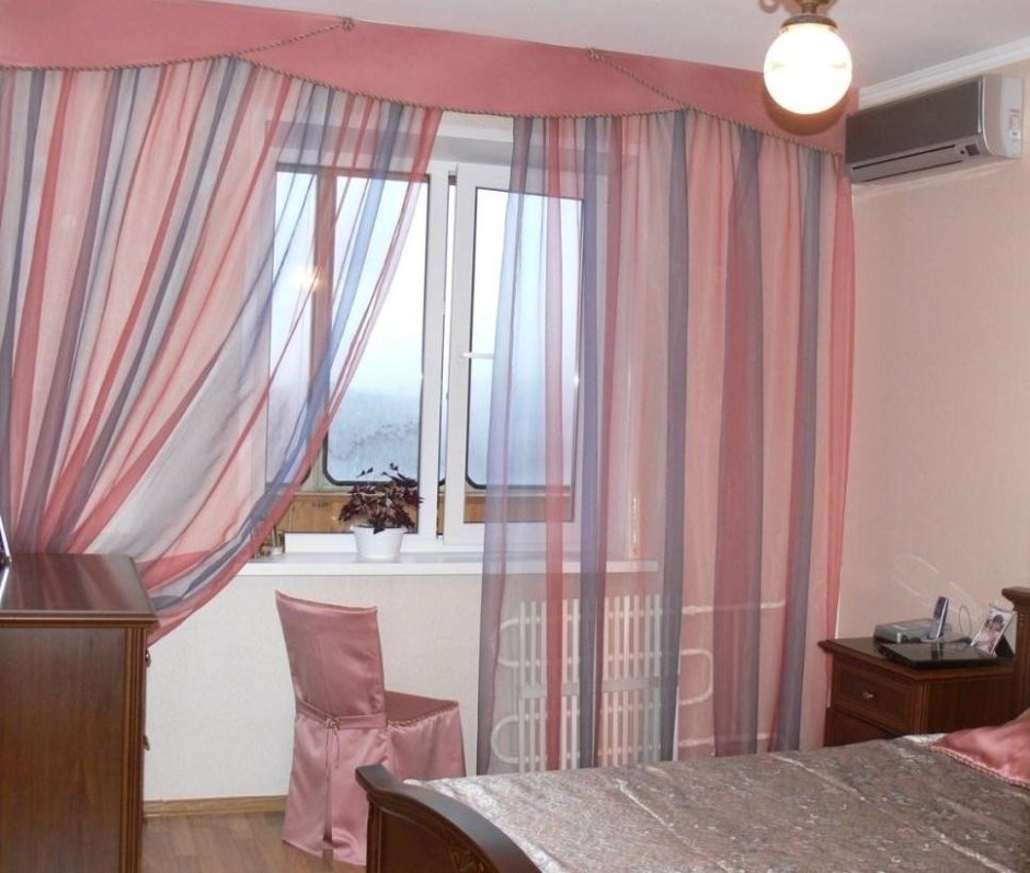 Шторы в спальню с балконной дверью