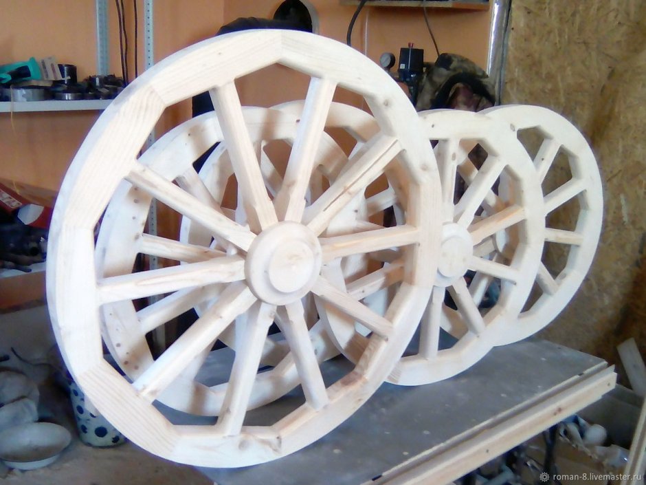 Колесо от телеги деревянное