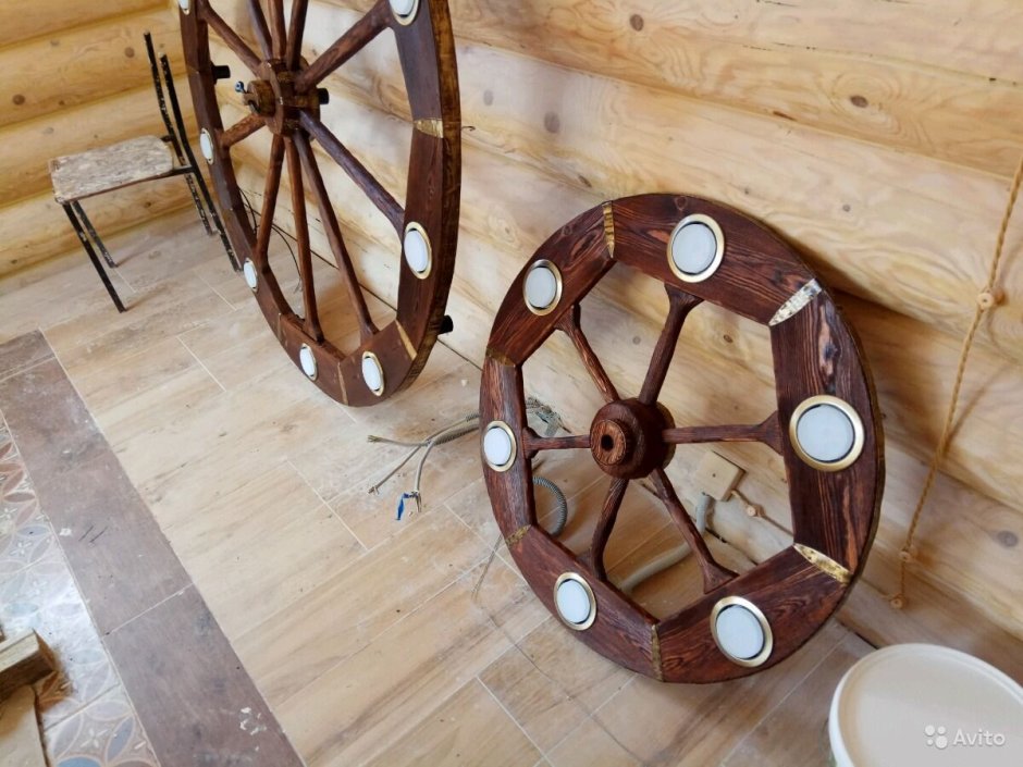 Колесо от телеги деревянное люстра