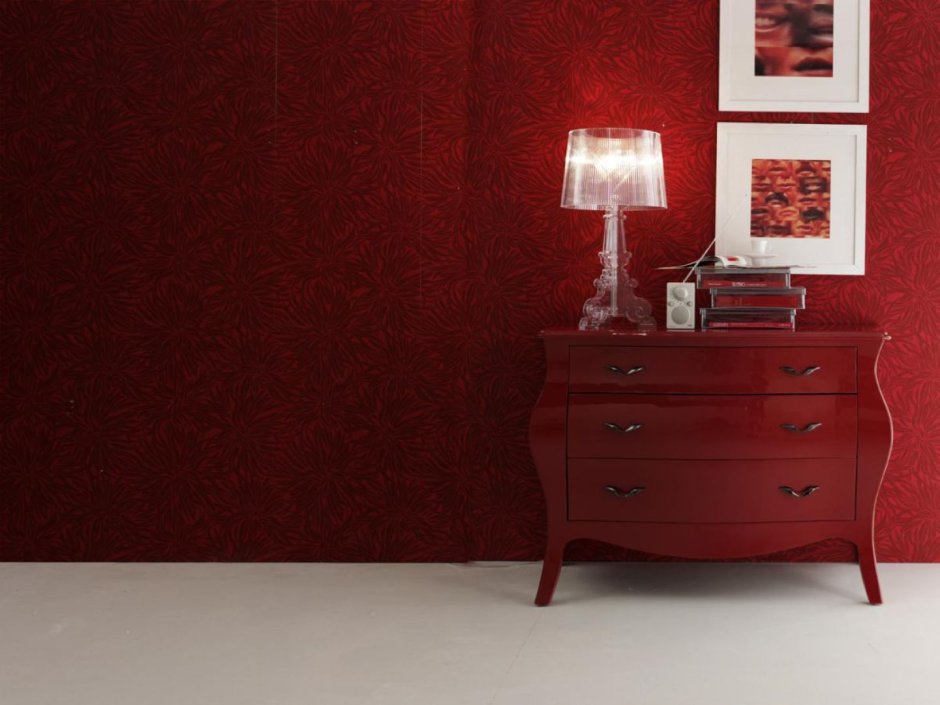 Окрашивание мебели комода в красный цвет