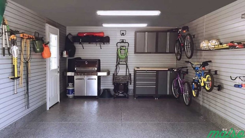 Внутренний интерьер гаража
