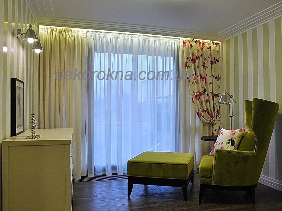 Цветастые шторы в интерьере