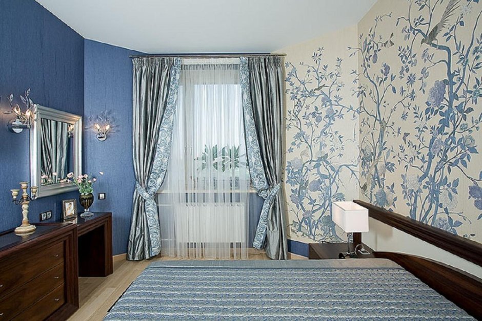 Шторы к голубым обоям