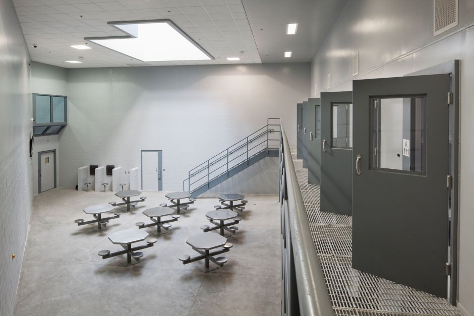 Переговорная комната в тюрьме