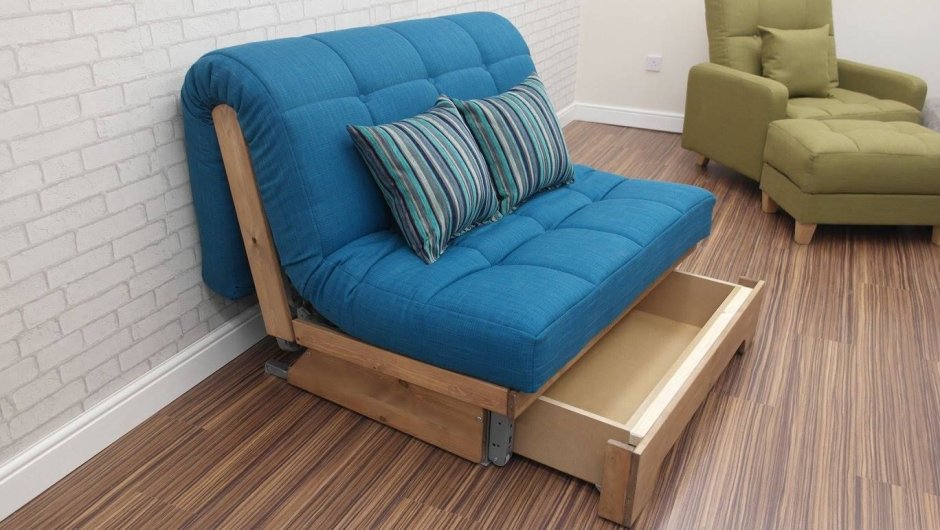 Раздвижной диван маленький в комнате