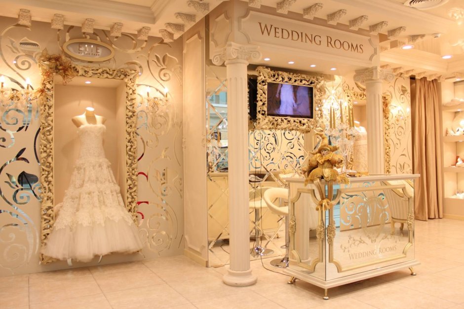Витрина магазина свадебных платьев