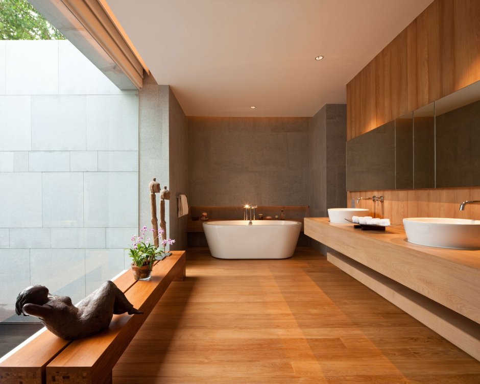 Современная ванна в деревянной ванной