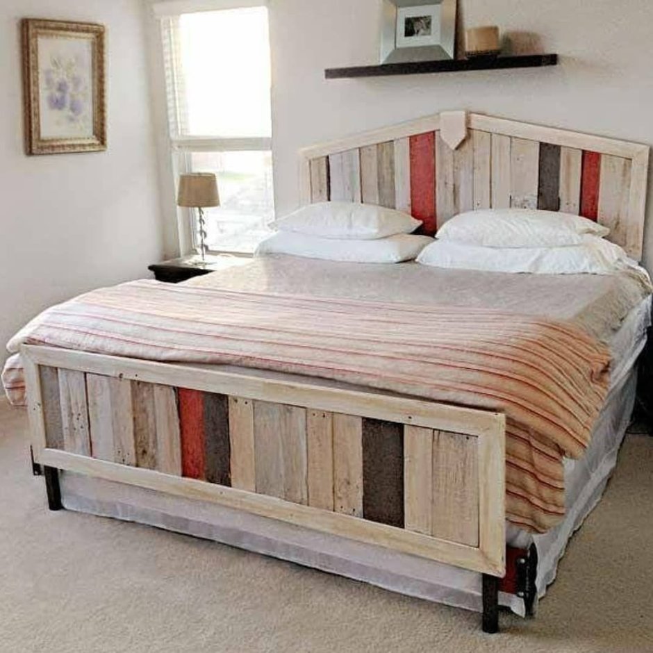 Кровать с паллетов деревянных