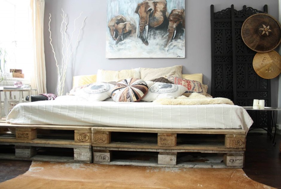 Мебель из европоддонов кровать