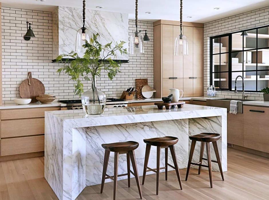 Белый кабанчик с черной затиркой