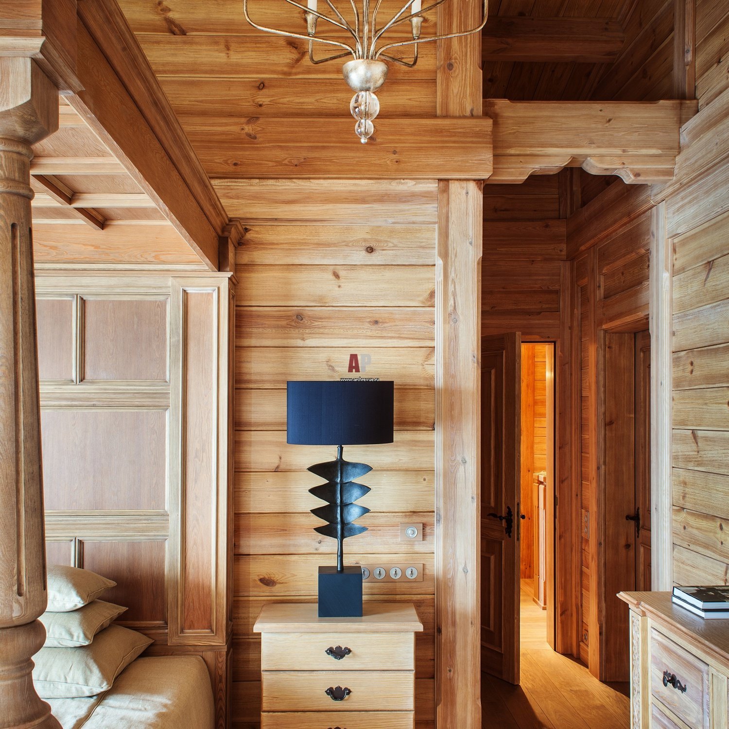 внутренний интерьер в деревянном доме