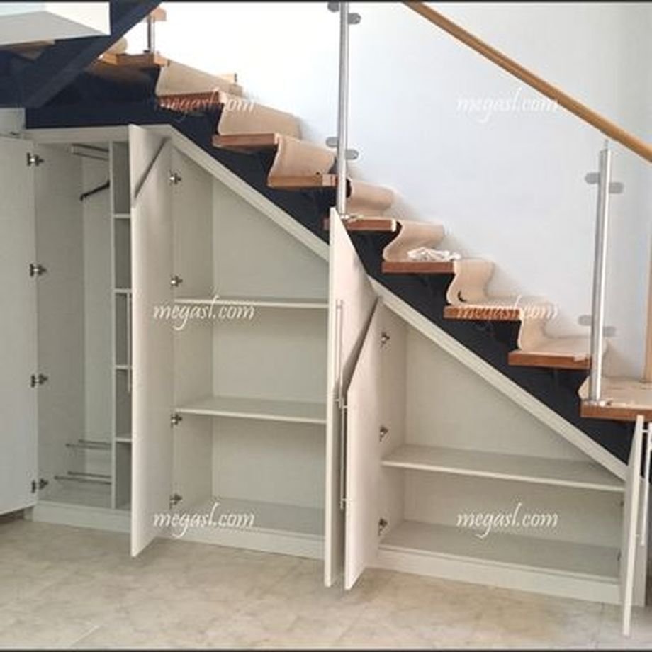Маленький шкаф под лестницей