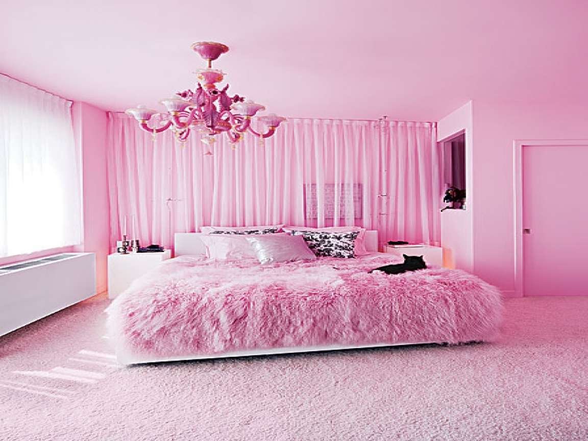 Совсем розовый. Розовая спальня. Розовая комната. Спальня в розовых тонах. Красивая розовая комната.