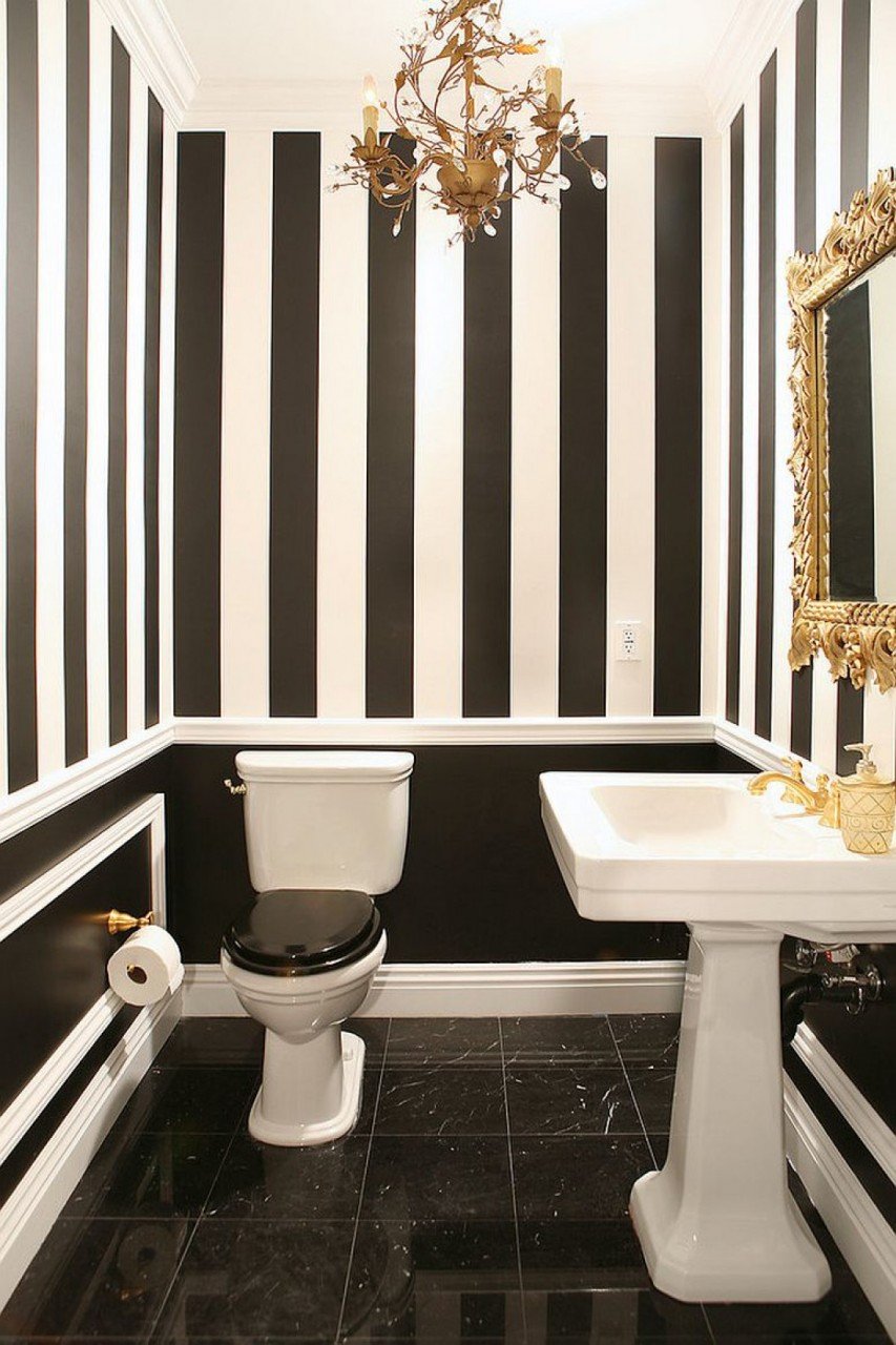 Ванная комната в чёрно-белых тонах