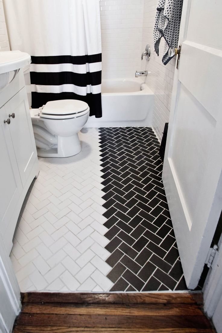 Черно белая плитка на пол в ванной