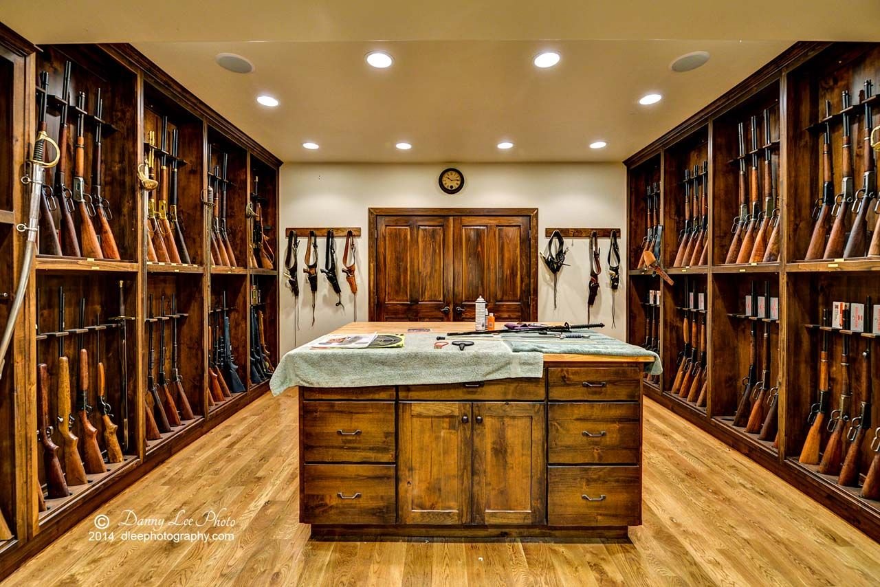 Дизайн оружейной комнаты в частном доме