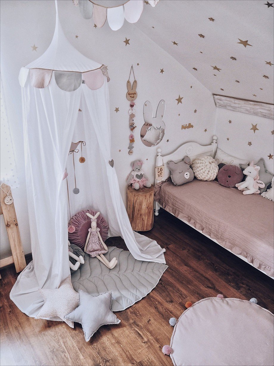 Розовая комната для девочки близняшек