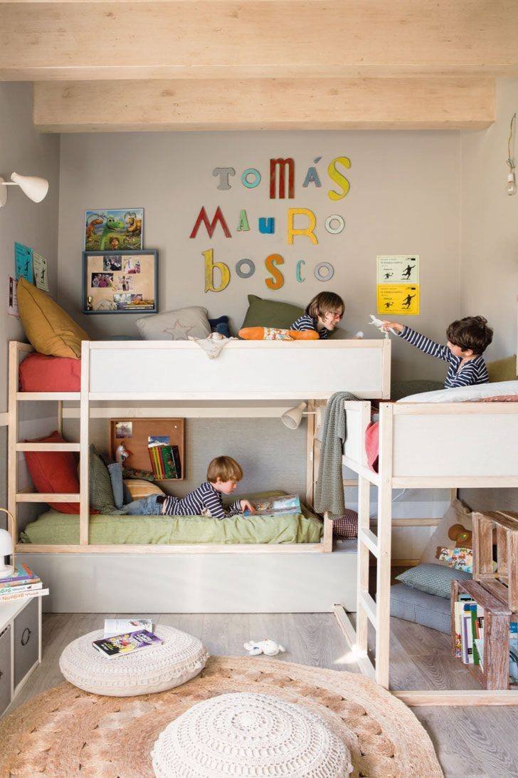Узкая детская комната для мальчика