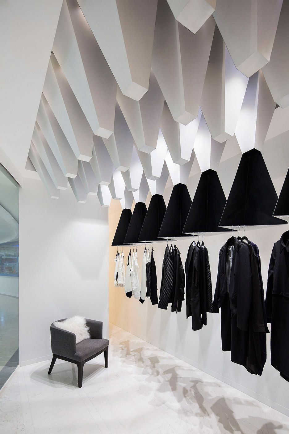 Перила в современном стиле в интерьере