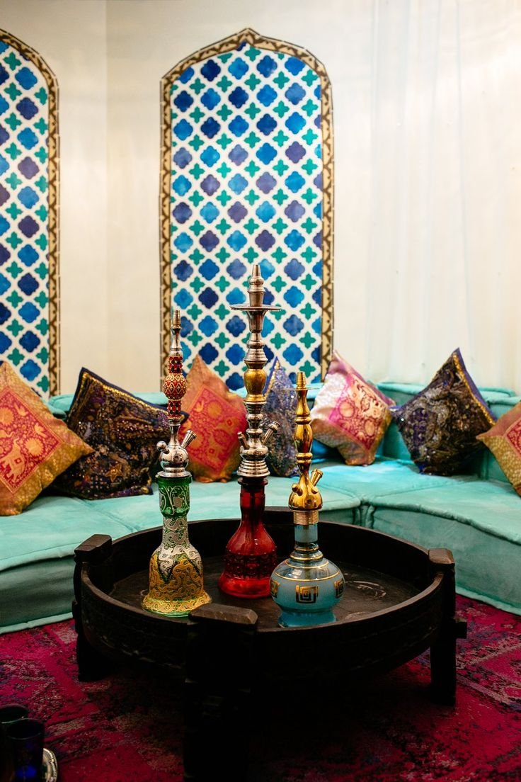 Интерьер спальни в марокканском стиле зеленый
