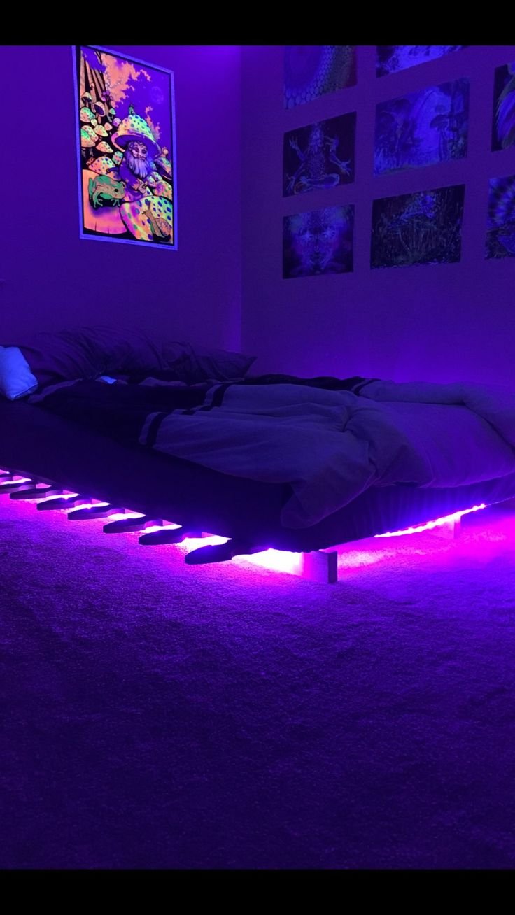 Спальня с неоновой подсветкой