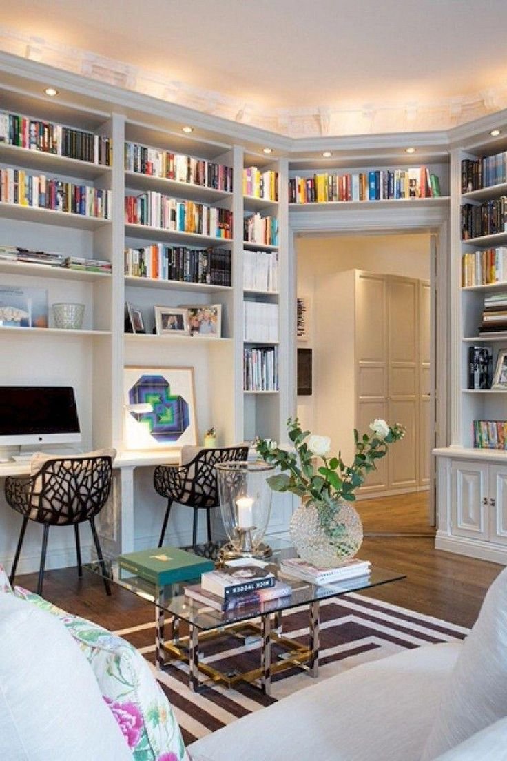 Гостиная с книжным шкафом