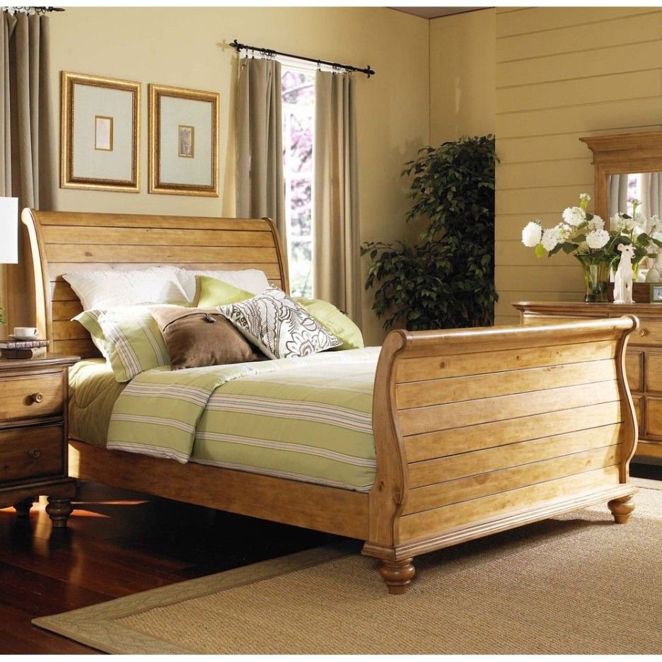Дорогая деревянная спальня