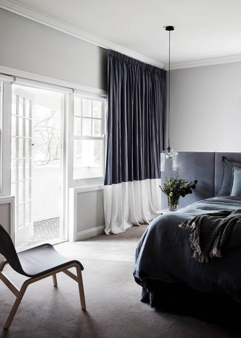 Синие шторы в спальне Скандинавский стиль