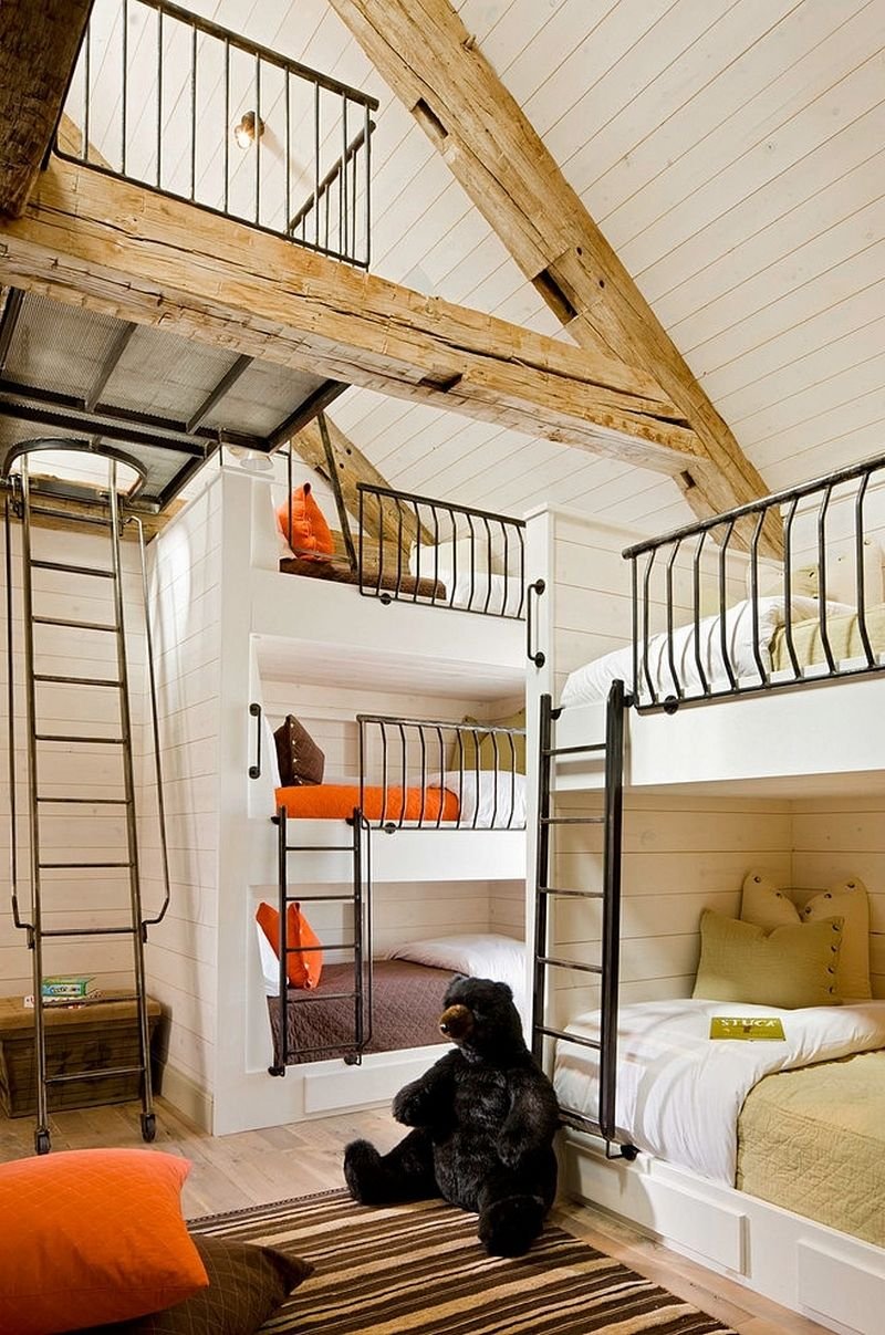 комнаты с кроватью под потолком